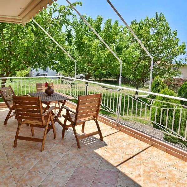 Villa28 Harmony，位于帕莱罗斯的酒店