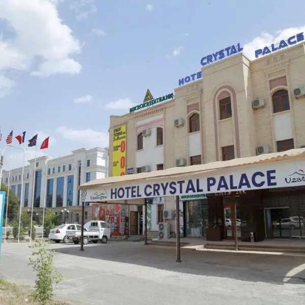 Hotel crystal palace，位于Qorowul的酒店