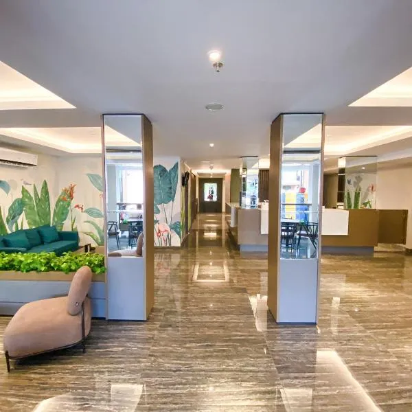 Lun Hotel Manado，位于美娜多的酒店