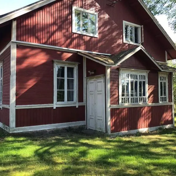 Little Red School House，位于Iniö的酒店