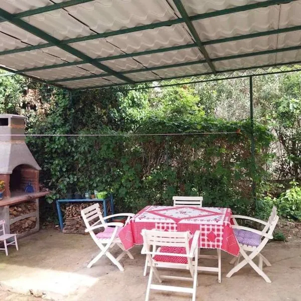 Whole house Ariela, 20m to the beach, has a barbecue, 2 terraces，位于希贝尼克的酒店