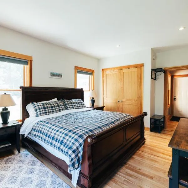 Waterfront Private Apartment, 5 minutes from LLBean!，位于弗里波特的酒店