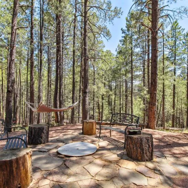 Near Trails: Forest Lake Retreat w/ Backyard Oasis，位于Forest Lakes Estates的酒店
