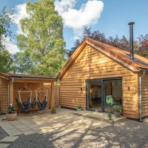 Arbor Nethy Bothy in Cairngorms National Park，位于阿维莫尔的酒店