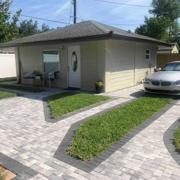 Roy's guest house，位于奥兰多的酒店