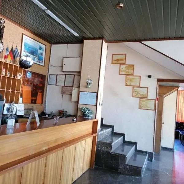 HOTEL ALEXANDROS，位于路特奇的酒店