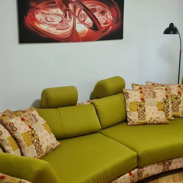 Apartament 3 camere, doua bai integral pentru familie sau grup，位于奥勒什蒂耶的酒店