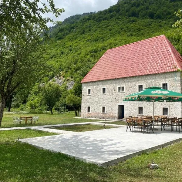 Bujtina Shpjia e Gjyshit，位于Razëm的酒店