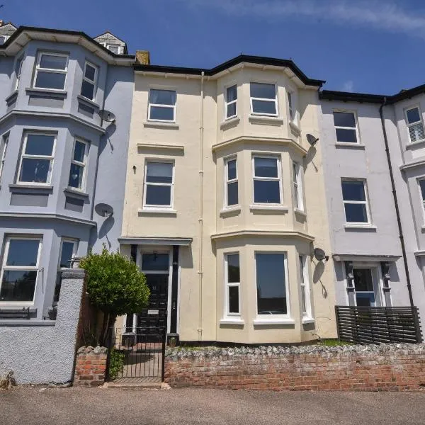 Flat 2, 10 Seafield Road，位于锡顿的酒店