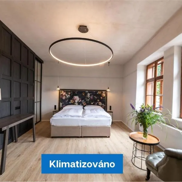 Hotel Clemar，位于Plenkovice的酒店
