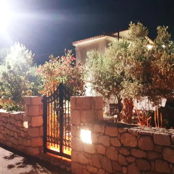 Villa Stamatis，位于Áyioi Apóstoloi的酒店