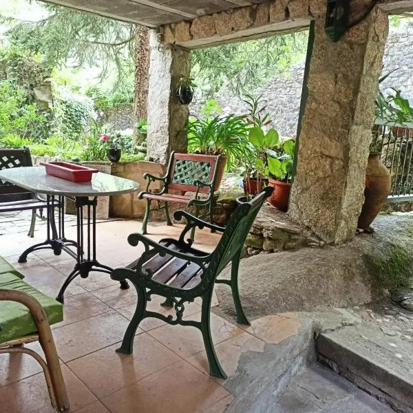 Molino cascada de caldas de reyes，位于卡尔达斯·德·雷斯的酒店