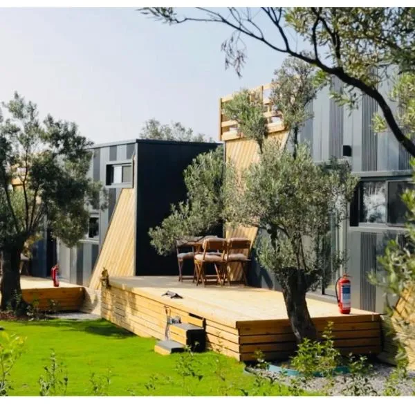 ELIES TINY GLAMPING，位于艾瓦勒克的酒店
