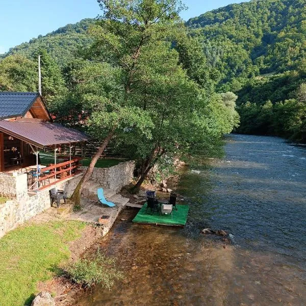 Cottage Auto Camp Vinac，位于Torlakovac的酒店