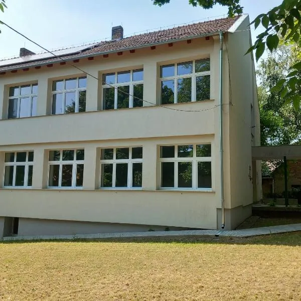Márianosztrai Zarándokszálláshely，位于Kemence的酒店