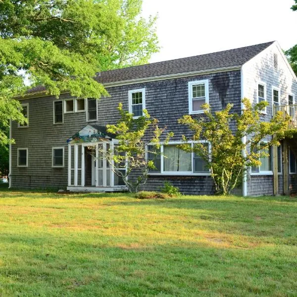 HI Martha's Vineyard Hostel，位于维恩亚德海文的酒店