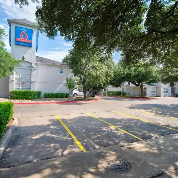 Studio 6 Extended Stay - Austin, TX - Midtown,位于奥斯汀的酒店