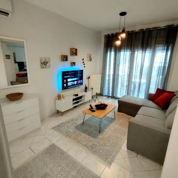 Antonia's cozy apartment，位于阿吉亚特拉萨的酒店