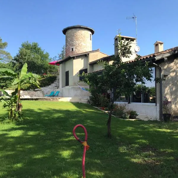 Moulin à vent de Prentygarde en Dordogne，位于Vélines的酒店