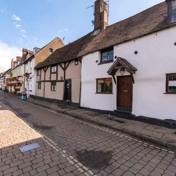 Bewdley River Cottage - Free private gated parking for 2 cars - River front location，位于布由德利的酒店