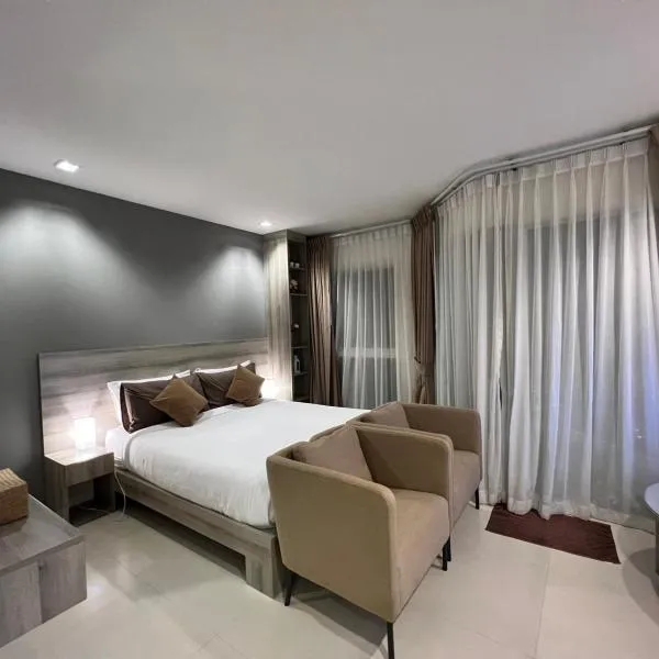 Grandblue Condominium#702 Seaview TopFloor MaePim Rayong，位于梅尔皮姆的酒店
