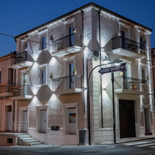 Antico Palazzo del Corso by Home Dardano，位于克罗夏的酒店