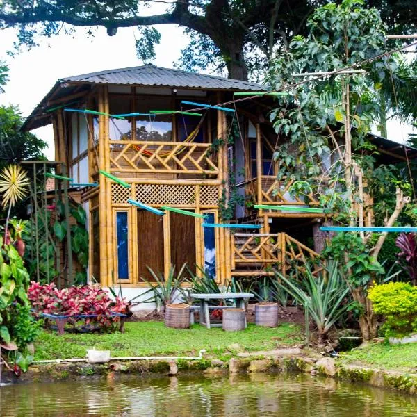 CASA DEL ÁRBOL, Romántico, Piscina, en Chinauta, el mejor clima，位于El Michú的酒店