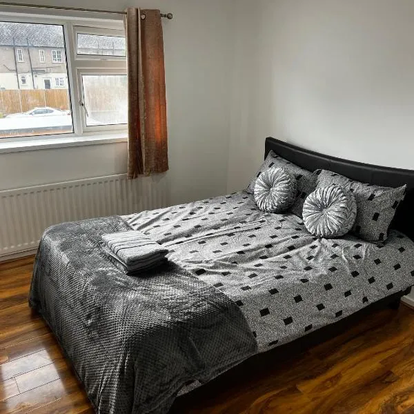 Good priced double bed in Hayes，位于Northolt的酒店