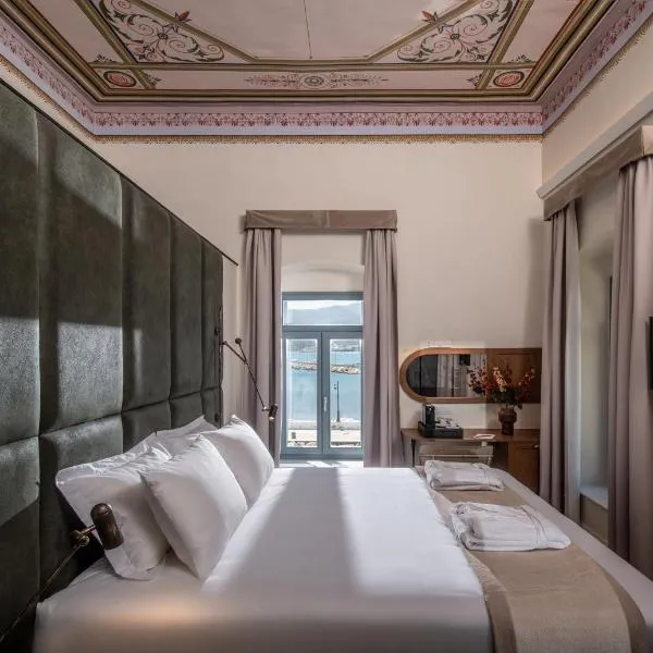 Palazzo di Sitia Luxury Suites，位于阿伊亚芳蒂亚的酒店