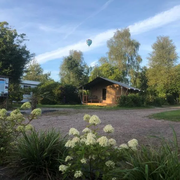 Glampingtent - Camping Botniahiem - Damwoude-dichtbij Dokkum，位于Dantumawoude的酒店