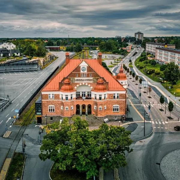 Grand Station - Restaurang & Rooms，位于Fårbo的酒店