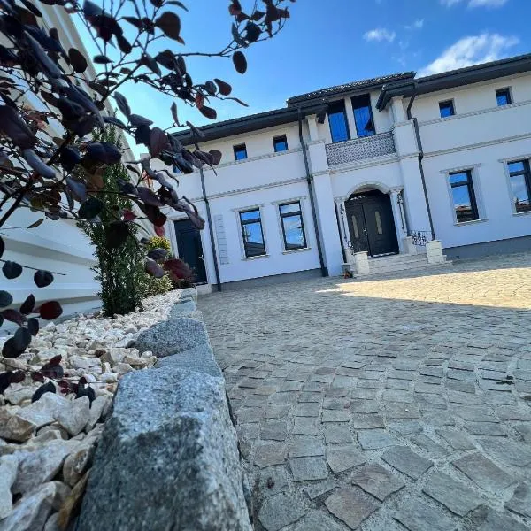 Academy Home，位于福克沙尼的酒店