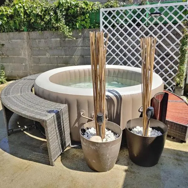 Casa con piscina y jacuzzi，位于庞特维德拉的酒店