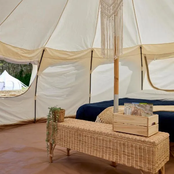 Hôtel UNIQ - Domaine Saint-Bernard，位于蒙特朗布朗的酒店