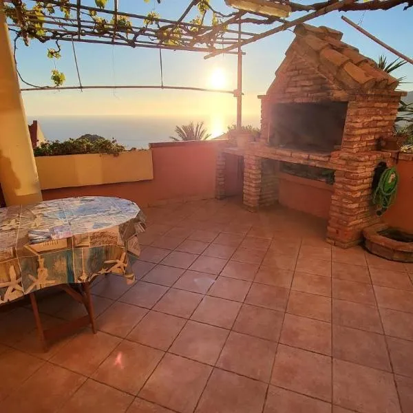 Vista Sul Pan di Zucchero - Terrazza vista mare a Nebida，位于内比达的酒店