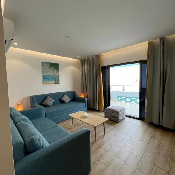 غرفة صالة بلكونة على الشاطئ - عوائل，位于杜拉特阿拉尔的酒店