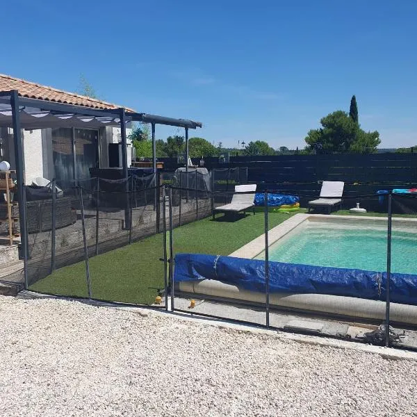 Très belle Villa avec piscine et jaccuzi，位于Liouc的酒店