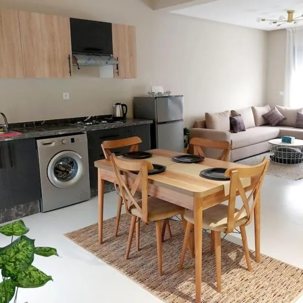 Appartement cosy proche Aéroport，位于Deroua的酒店