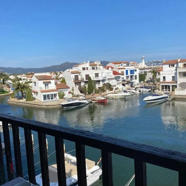 Disfruta de vistas al canal，位于艾姆布里亚布拉瓦的酒店