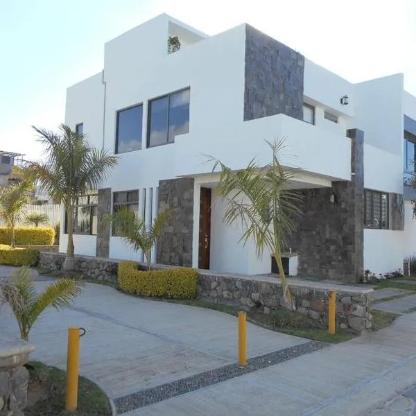 Hermosa Casa en Orilla del lago -Zona de villedos-，位于San Cristóbal Zapotitlán的酒店