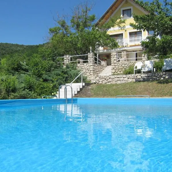 Villa Sümeg，位于Sümegcsehi的酒店