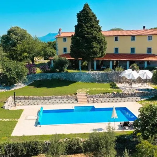 Villa Calussovo，位于Hrvatini的酒店