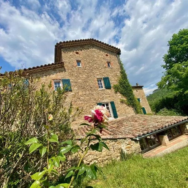 La Frigoule, un gîte au cœur du parc des Cévennes，位于Saint-Jean-de-Ceyrargues的酒店