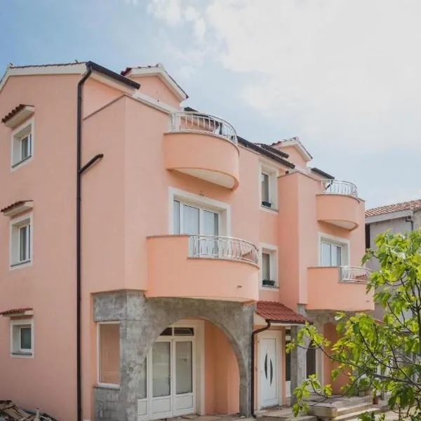 Apartments Klaudia Čista Velika，位于Piramatovci的酒店