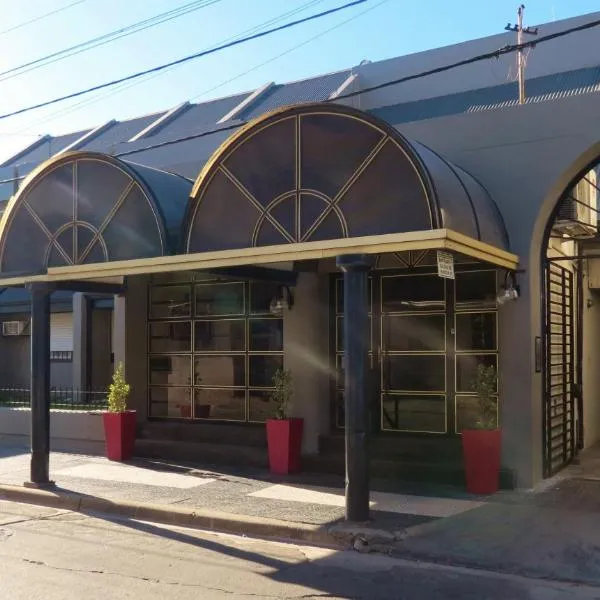 里约酒店，位于圣尼古拉斯的酒店