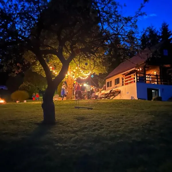 Martin's Family Cottage，位于森图尔的酒店