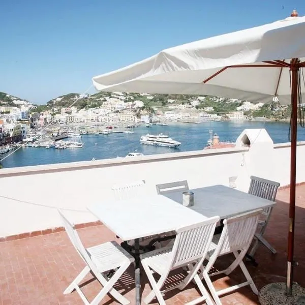 Marbnb Appartamenti Ponza Centro porto Appartamento Cupola，位于蓬扎的酒店