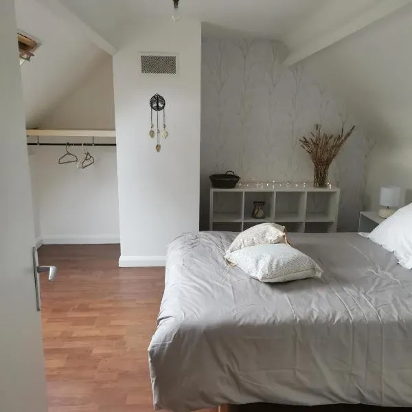 Chambre double avec salle de bains privative，位于Domjean的酒店