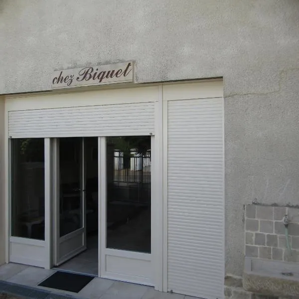 Chez Biquet，位于Cercy-la-Tour的酒店