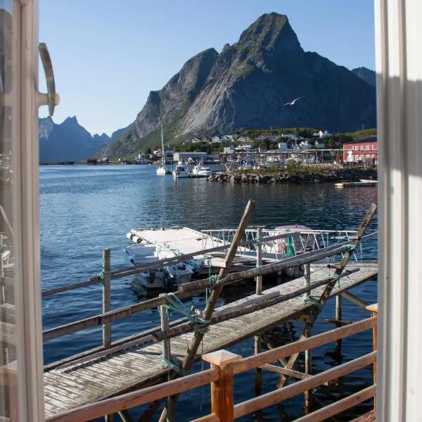 Authentic central located cabin close to Reinebringen Lofoten，位于莫斯克内斯的酒店